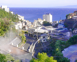 湯けむりの漂う濁川の風景の写真