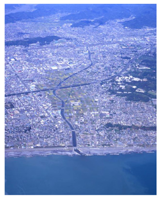 大谷川放水路航空写真（平成16年10月撮影）